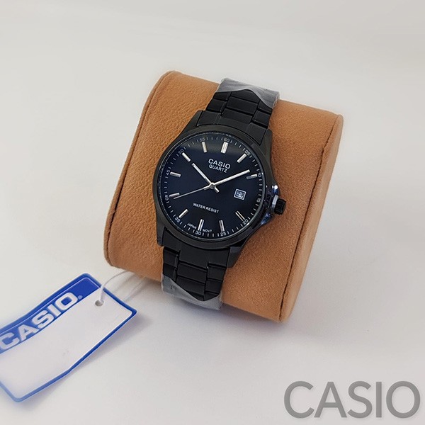 ساعة “Casio” الجديدة. تصميم معدني فاخر يجمع بين اللونين الفضي والذهبي ليمنحكم مظهراً مميزاً.